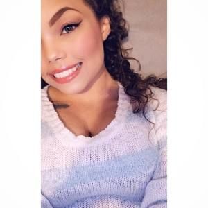 Meet your Posher, Adrianna